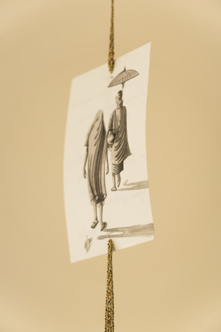 Cartolina con disegno di due figure che camminano.