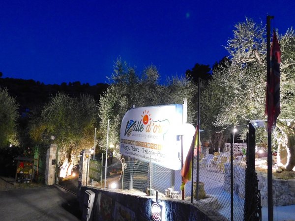 Ingresso illuminato del 