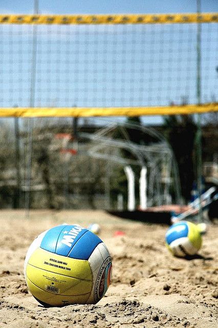 Palla da beach volley su sabbia.